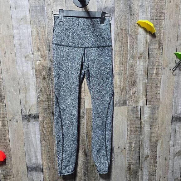 Lululemon Women's Align Pant leggings t30416 Black White Print Size 4 - Picture 1 of 4